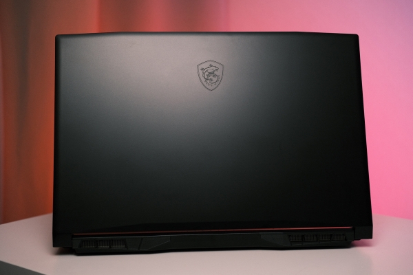 Обзор игрового ноутбука MSI Katana GF76 12UE-065RU: 14 ядер, RTX 3060, 144 Гц и мощная система охлаждения Обзор игрового ноутбука MSI Katana GF76 12UE-065RU: 14 ядер, RTX 3060, 144 Гц и мощная система охлаждения