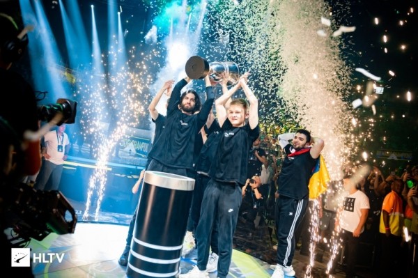 Российская Outsiders стала чемпионом IEM Rio Major 2022 по CS:GO Российская Outsiders стала чемпионом IEM Rio Major 2022 по CS:GO