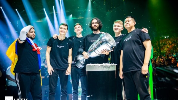 Российская Outsiders стала чемпионом IEM Rio Major 2022 по CS:GO Российская Outsiders стала чемпионом IEM Rio Major 2022 по CS:GO