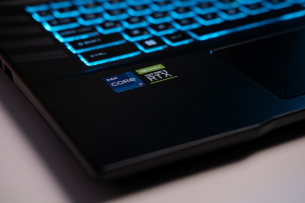 Фотообзор ноутбука MSI Pulse GL76